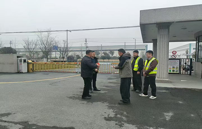 情暖新春守崗位 關(guān)懷慰問暖人心— —公司領(lǐng)導(dǎo)大年初一慰問春節(jié)值守員工